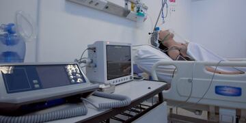 Este centro de prácticas formativas para Enfermería cuenta con robots que simulan pacientes y equipamientos de alta tecnología. Gentileza Gobierno de Mendoza