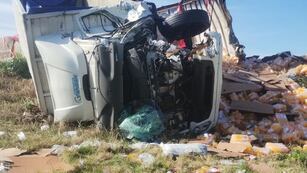 Vuelco de camiones en ER. Foto: Bomberos Gualeguay.