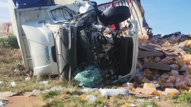 Vuelco de camiones en ER. Foto: Bomberos Gualeguay.