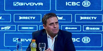 El entrenador Ángel Guillermo Hoyos y el presidente Andrés Fassi en la presentación del cuerpo técnico de Talleres para la temporada 2022. (Prensa Talleres)