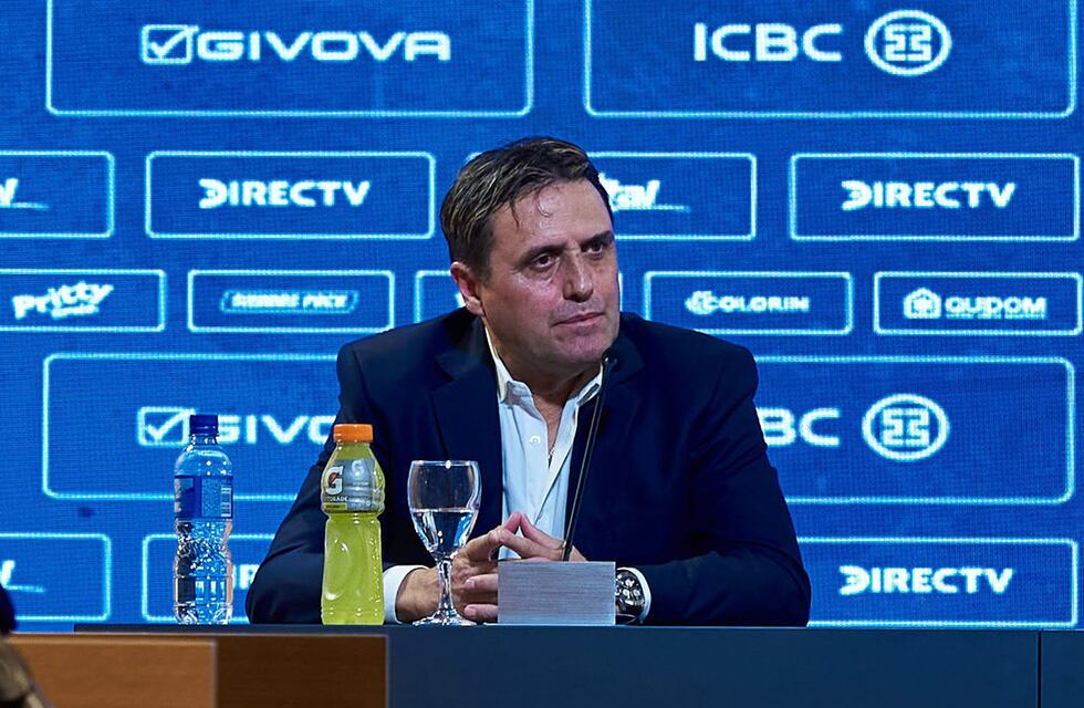 Ángel Guillermo Hoyos, presentado en Talleres: “Creo en un fútbol con velocidades, agresivo”