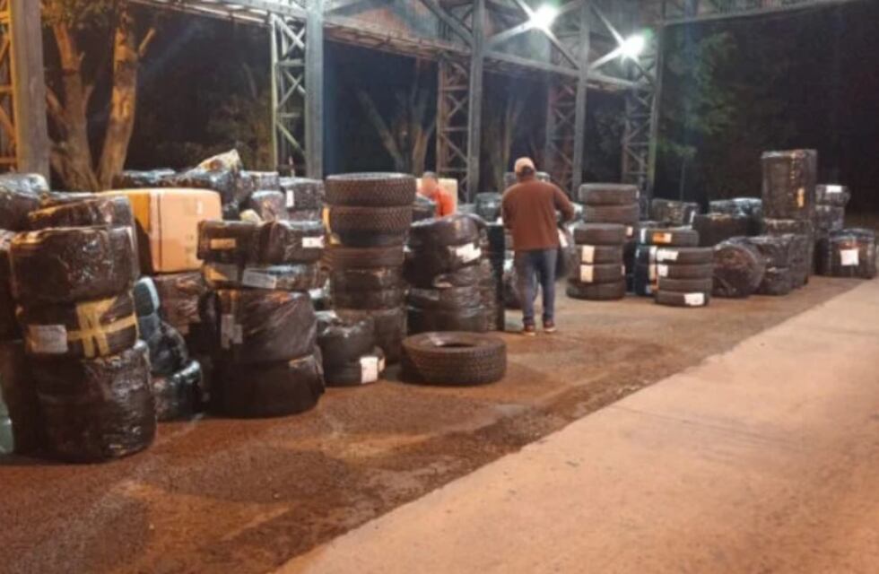 Interceptan millonario contrabando de cubiertas en Puerto Iguazú