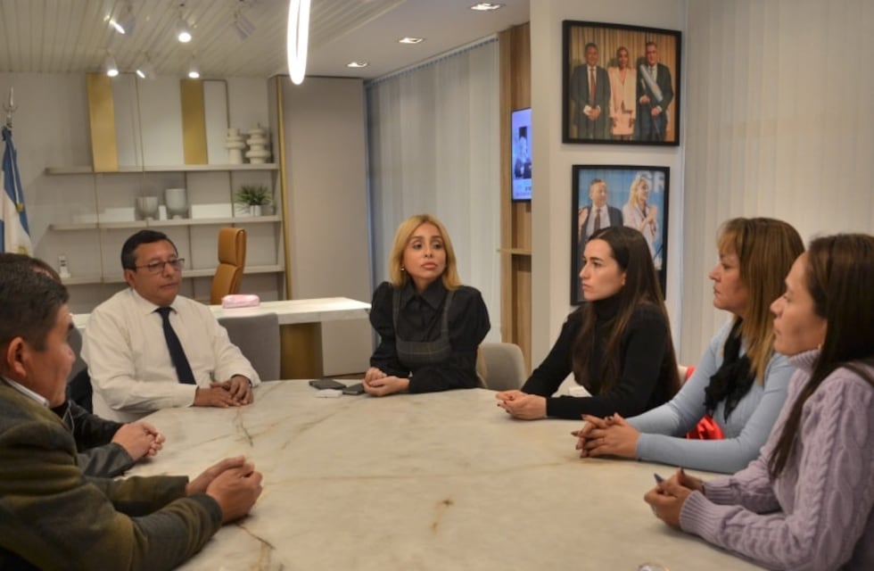 El ministro Darío Monteros se reunió con autoridades de Graneros