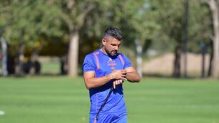 Javier Gandolfi espera para confirmar la formación de Talleres ante Huracán.