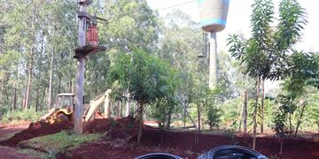 Comenzó la colocación de mangueras para la red de agua en Eldorado.