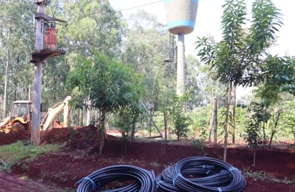 Comenzó la colocación de mangueras para la red de agua en Eldorado