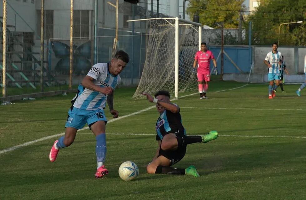 Ignacio Abraham como titular en Juventud Unida que empató con Racing de Córdoba