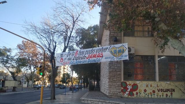 El pasacalles fue colocado en la esquina de Libertador y Alem, en pleno centro sanjuanino.