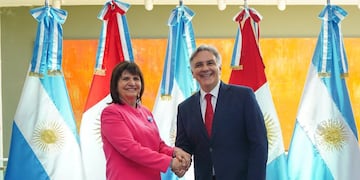 Martín Llaryora junto a la ministra Patricia Bullrich.