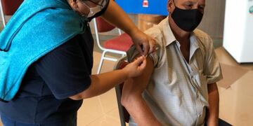 Coronavirus: guías de turismo y personal de transporte del Parque Nacional Iguazú fueron vacunados