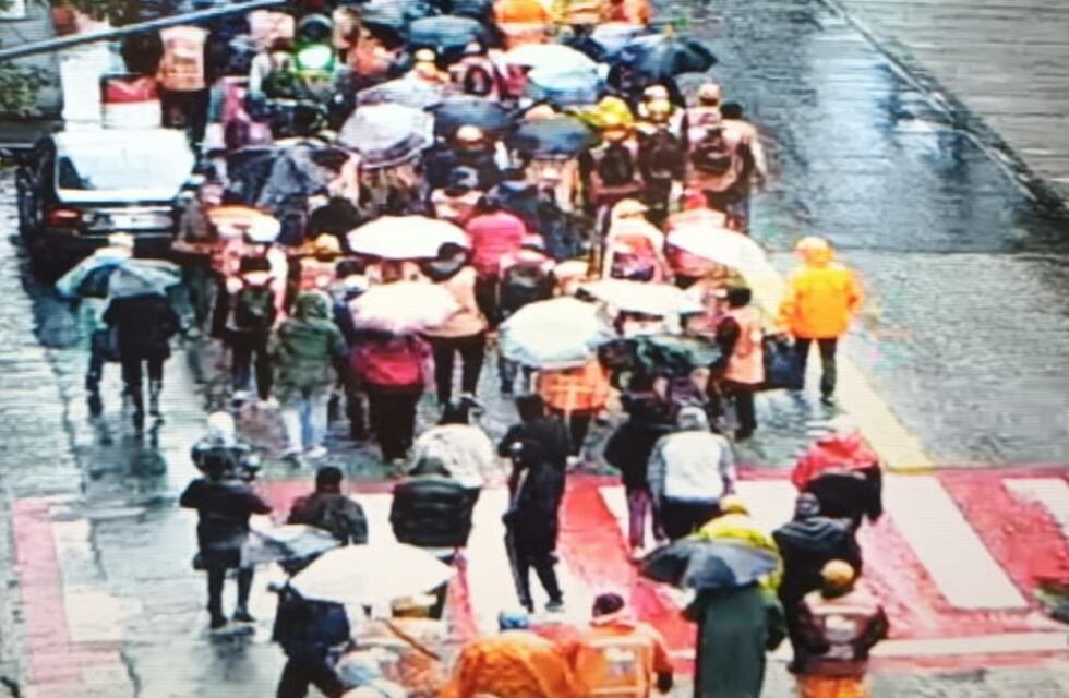 Ni la lluvia los frena: naranjitas de Córdoba marchan tras su eliminación del Parque Sarmiento