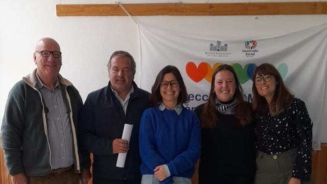 Entrega de material de difusión sobre línea 145 en Orense