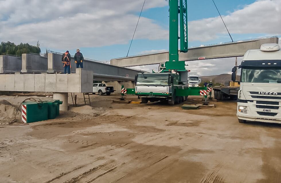 Continúan las obras de construcción de un puente en Fiambalá
