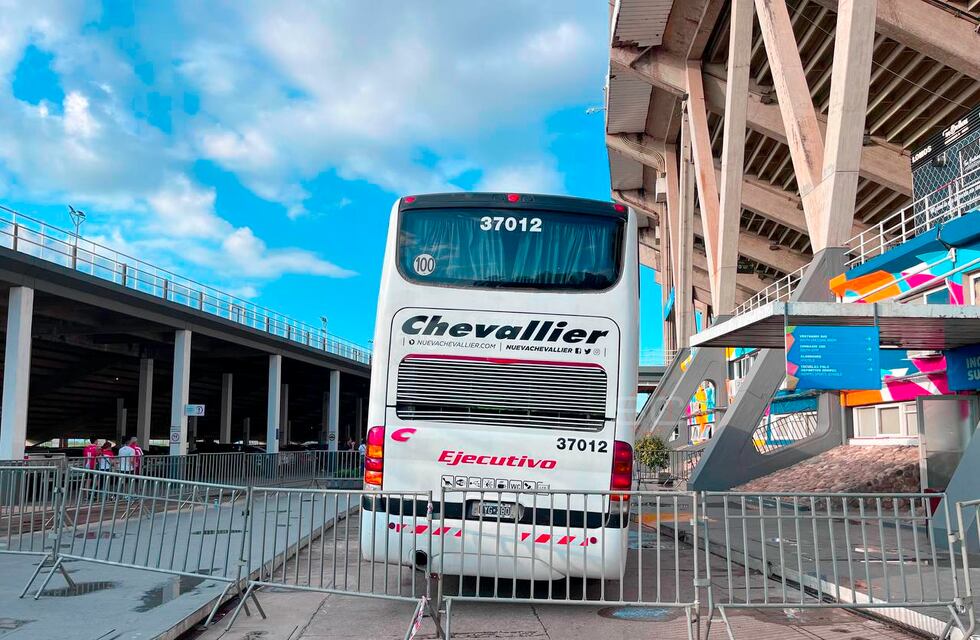 La llegada del plantel de Instituto al Kempes fue con susto