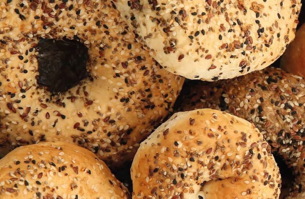 Cómo hacer bagels al estilo neoyorkino: la fórmula secreta de Bagels & Bagels para que queden perfectos
