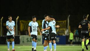 Racing en felicidad pura, por un triunfazo en Madryn por la Primera Nacional.