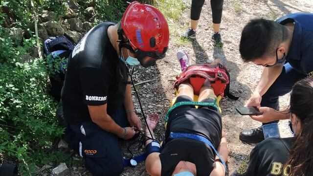 La mujer se fracturó y tuvo que ser asistida en la cascada Los Hornillos (Gentileza Bomberos)