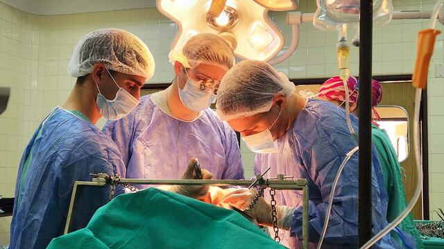 En el Hospital Naval Puerto Belgrano se realizaron cirugías pancreáticas avanzadas. (Foto: Gaceta Marinera).
