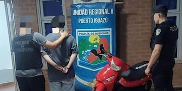 Puerto Esperanza: detienen a un joven que intentaba vender por Facebook una moto robada.