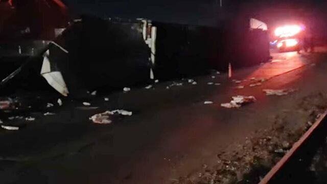 Choque de camiones en Dalmacio Vélez. (Radio Con Vos / Captura de Facebook)