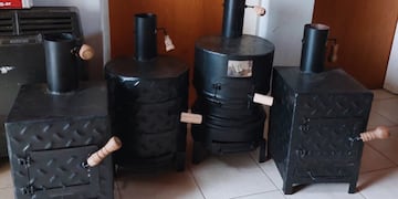 Estudiantes fabrican estufas a leña con elementos reciclados y las donan a los necesitados