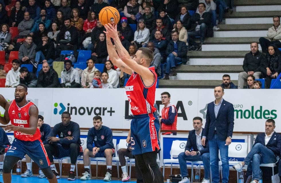 Con 19 puntos de Pablo Bertone y en suplementario, el Oliveirense le ganó al CD Povoa por la Taca Hugo Dos Santos