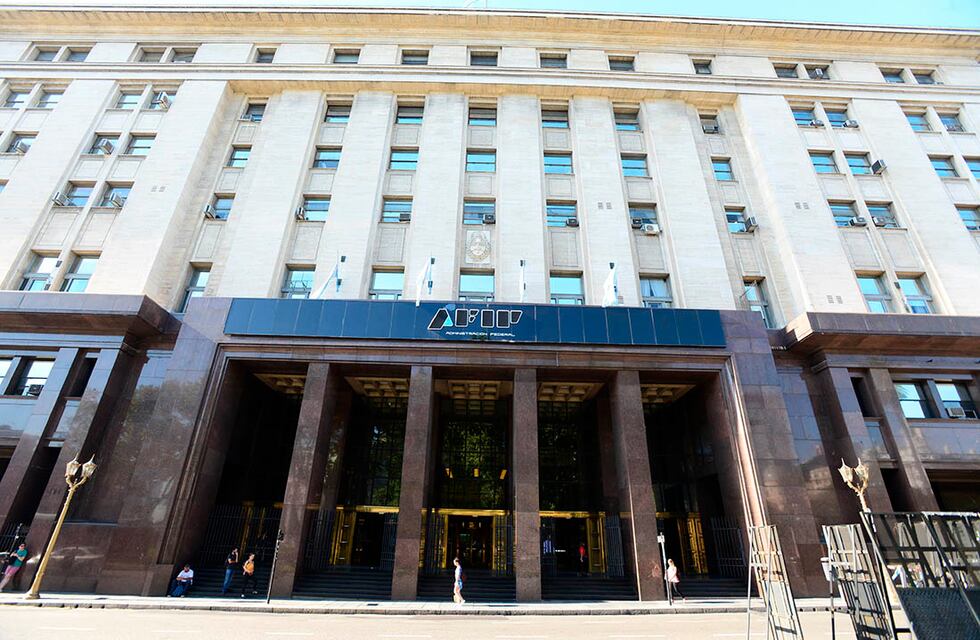 La recaudación nacional registró un crecimiento récord en febrero: casi 63% anual