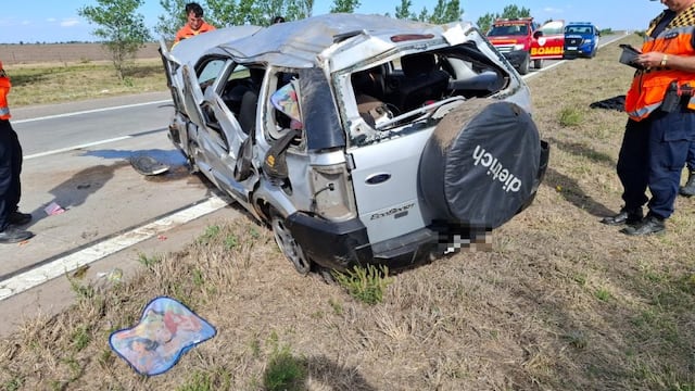 Tío Pujio. Así quedó el vehículo que volcó este viernes en la autopista Córdoba-Rosario (Villa María Ya)
