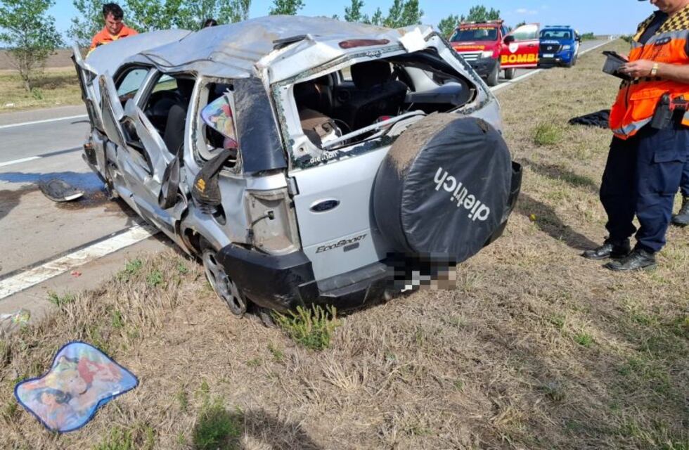 Tragedia en la autopista Córdoba-Rosario: dos mujeres fallecieron al volcar un vehículo