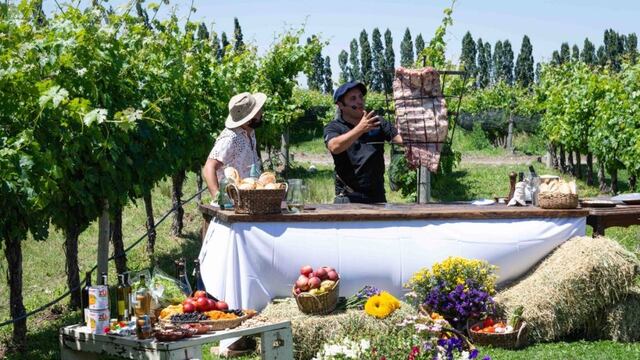 Alvear con sus costillars al ensartador fue protagonista del programa Cocineros Argentinos.
