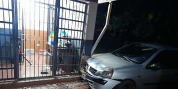 Despistó con su automóvil y casi ingresa a un calabozo en Florentino Ameghino.