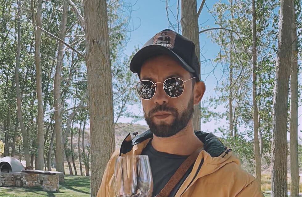 Agustín Cachete Sierra sigue de vacaciones en Mendoza y su novia le hizo un duro reclamo por las redes