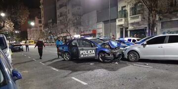 Persecución y choque en Balvanera: el conductor y dos policías resultaron heridos