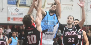 Ateneo dejó el invicto ante Sportivo. (Fotos: Emmanuel Briane-La Nueva).