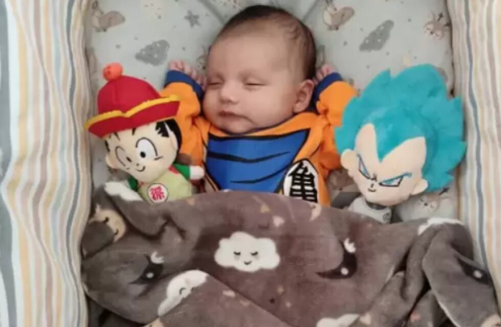 Se la jugaron: son fanáticos del anime y el nombre su bebé se inspiró en Dragon Ball Z y Los Caballeros del Zodíaco