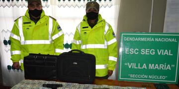 Los uniformados secuestraron también tres armas de fuego y cinco cargadores con municiones. (Gendarmería Nacional)