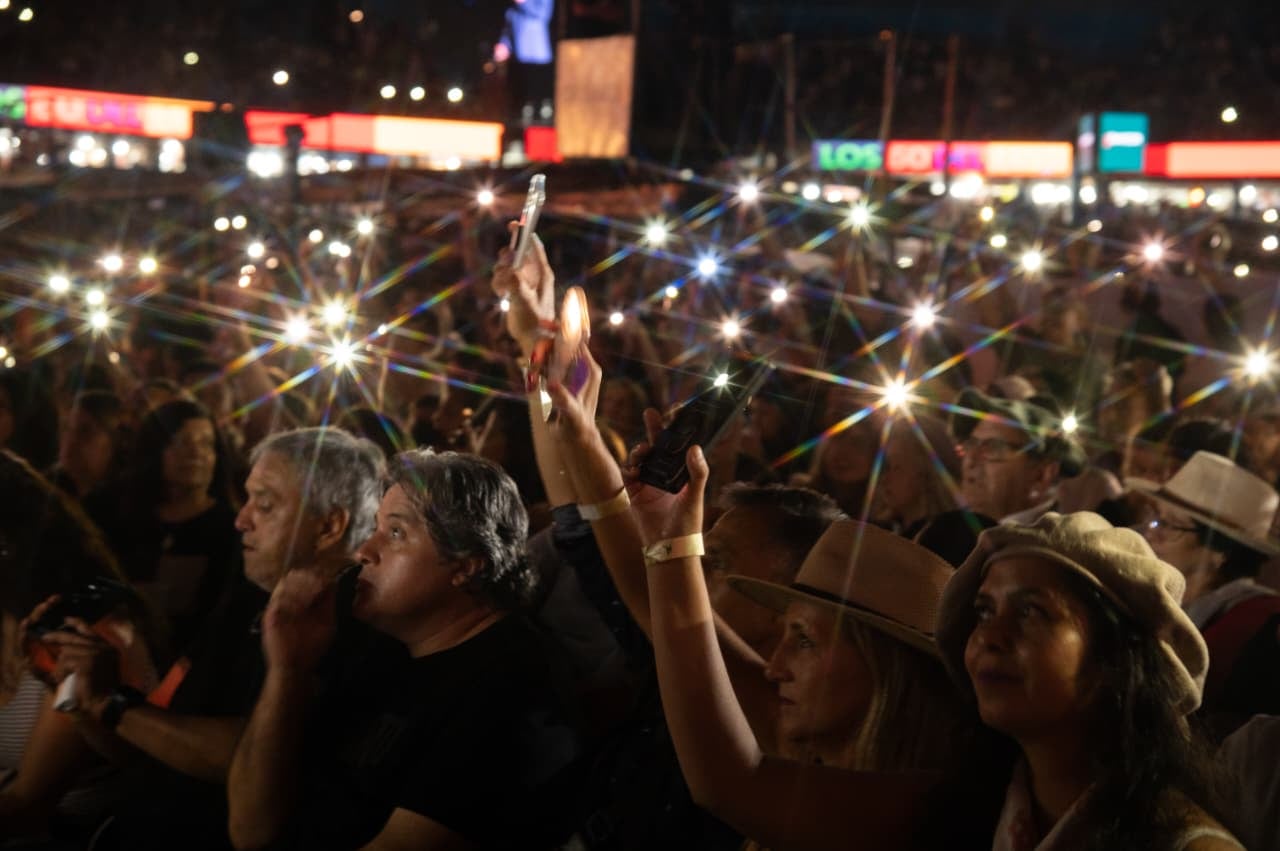 Décima noche del Festival de Jesús María 2026 con Cazzu, Jorge Rojas, Ahyre, Ulises Bueno y la definición del campeonato de jineteada. (La Voz).