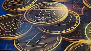 El joven está acusado de estafar a jugadores y empresarios con criptomonedas. (AP foto/Kin Cheung, archivo)