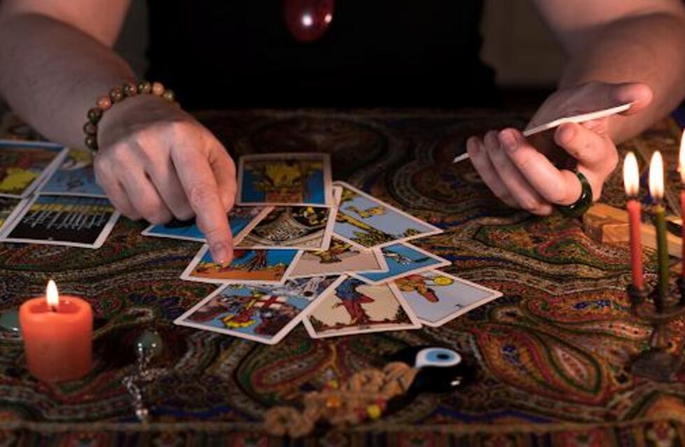 Una pareja de tarotistas mendocinos fue engañada y asaltada por un supuesto cliente