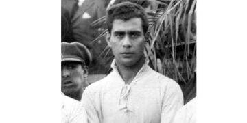 Fútbol 29-12-1999 MIGUEL DELLAVALLE. Primer jugador cordobés que integró la Selección Nacional de Fútbol. (La Voz archivo)