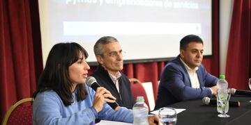 Se realizó una charla de servicios internacionales para instituciones, pymes y emprendedores