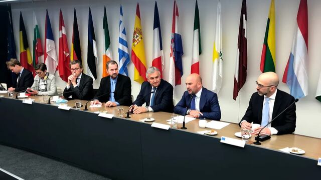 Presentado por el embajador Sánchez Rico, el gobernador Morales expuso los perfiles más relevantes de la actual matriz productiva de la provincia.