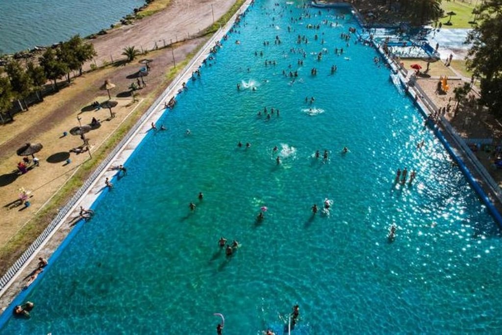 Teodelina: Una de las piletas más grandes del país.