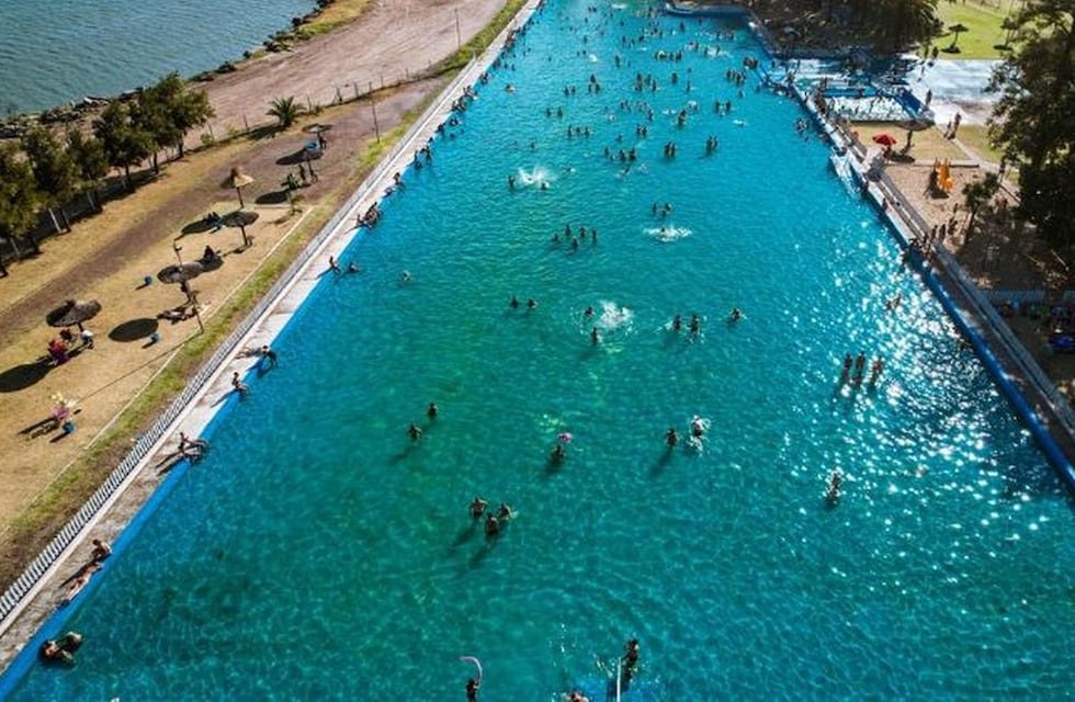 La pileta más grande del país está cerca de Rosario: dónde queda y cuánto cuesta la entrada