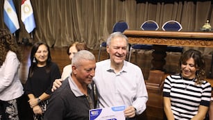 Durante la entrega de créditos, Juan Schiaretti criticó con dureza a Sergio Massa, candidato presidencial (Gobierno de Córdoba).