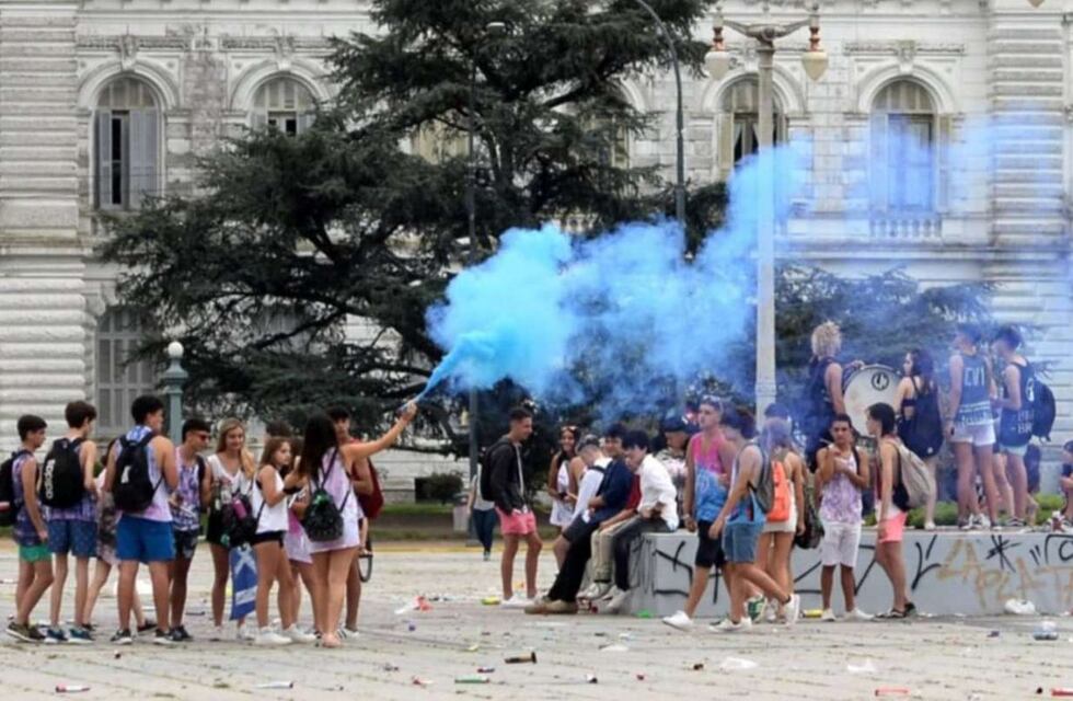 UPD: Mendoza advirtió que no dejarán entrar a alumnos alcoholizados y que multarán a los padres