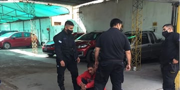 El malabarista fue detenido aparentemente por "ocasionar disturbios en la vía pública".