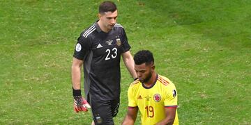 Miguel Borja contó detalles del penal que le metió a Dibu Martínez.