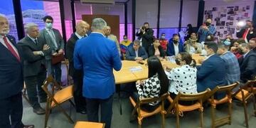 El embajador argentino en Venezuela recibió al diputado chavista que insultó a Alberto Fernández