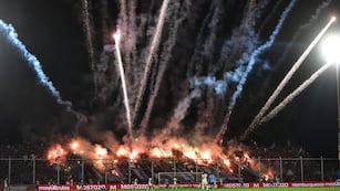 El final del clásico en cancha de Belgrano fue infernal, por el uso de pirotecnia (La Voz)